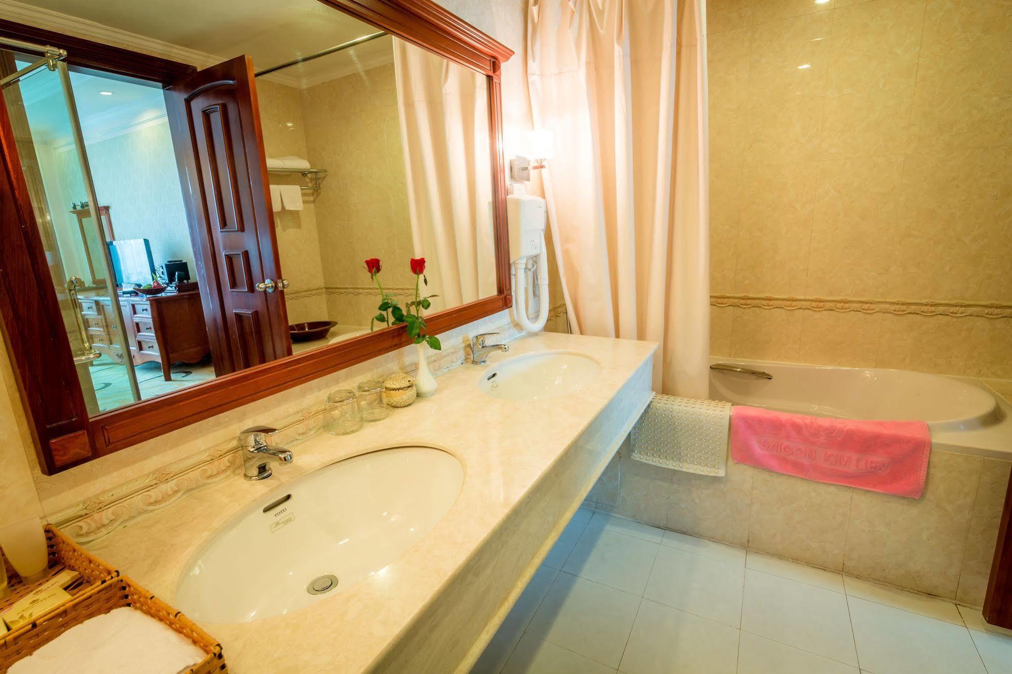 Sai Gon Kim Lien Hotel Vinh City Exterior photo